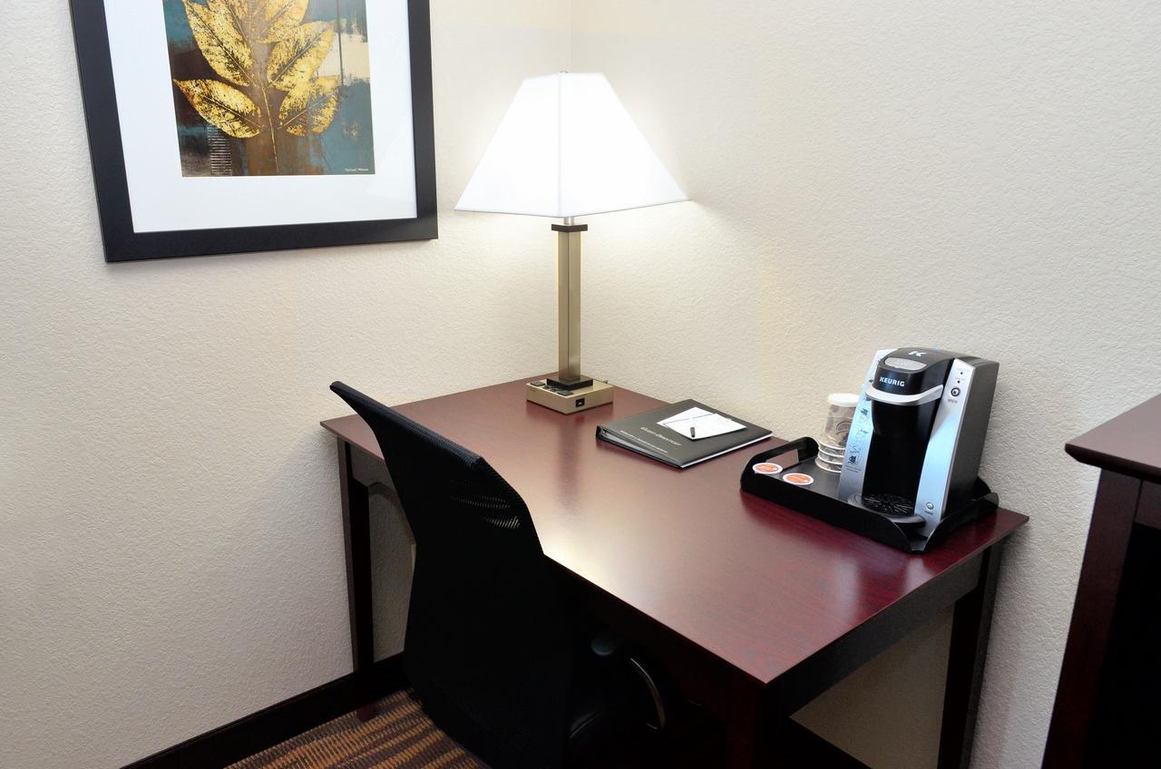 Cobblestone Inn&Suites - Manning Extérieur photo