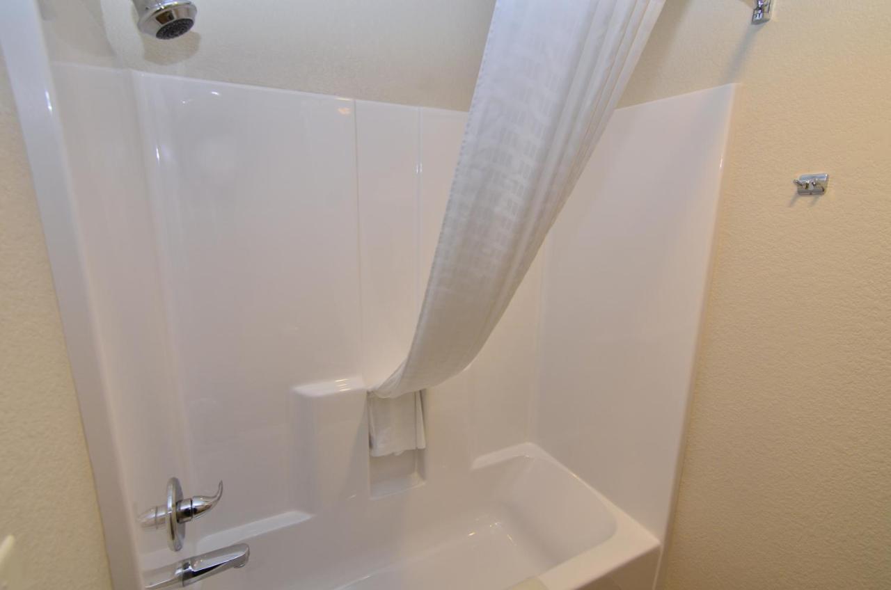 Cobblestone Inn&Suites - Manning Extérieur photo