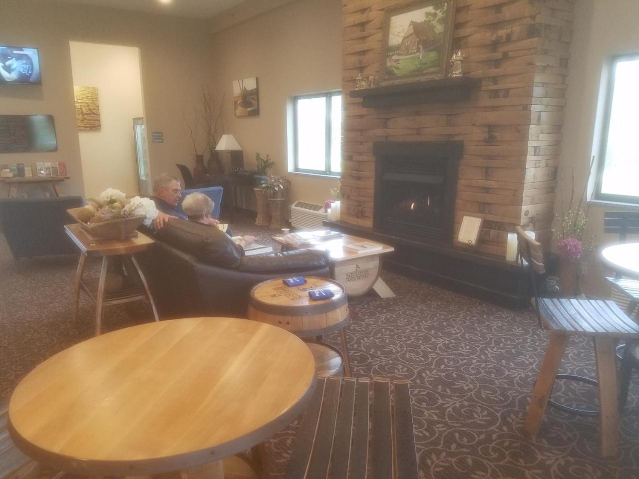 Cobblestone Inn&Suites - Manning Extérieur photo